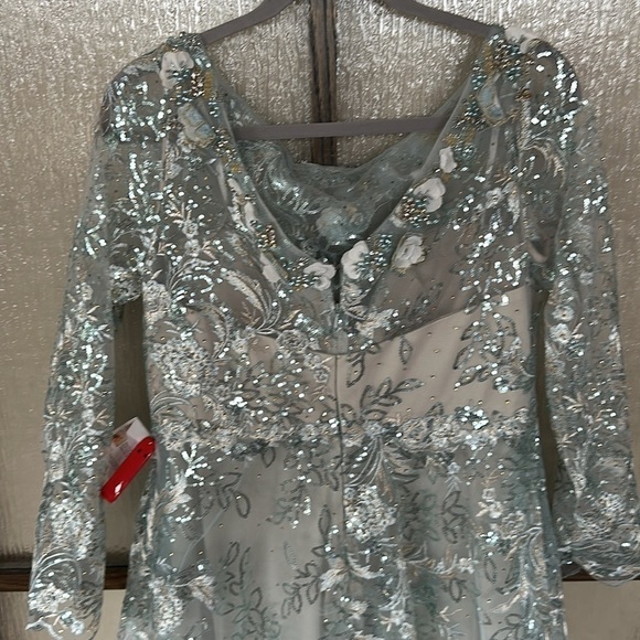 Mac Duggal FLORAL EMBROIDERED ILLUSION LONG SLEEVE GOWN size 6 NEW $498 - Picture 10 of 11